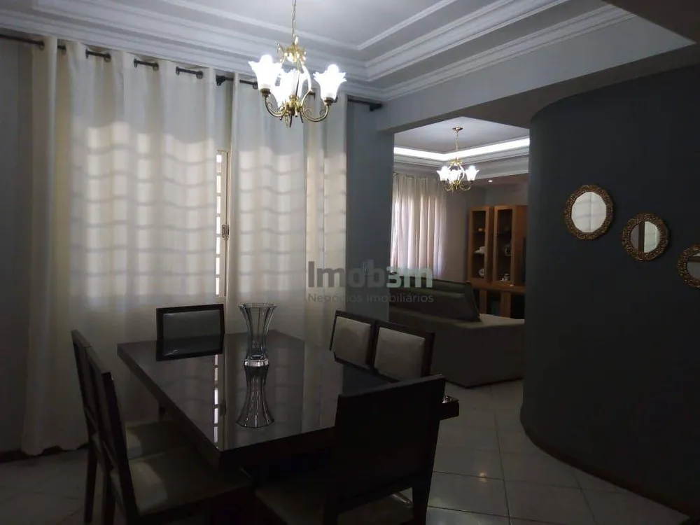 Sobrado, 4 quartos, 179 m² - Foto 1
