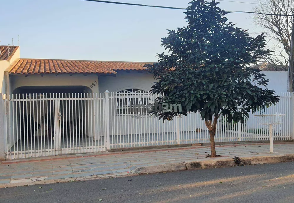 Casa à venda com 3 quartos, 135m² - Foto 1