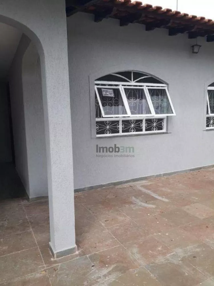 Casa à venda com 3 quartos, 135m² - Foto 2