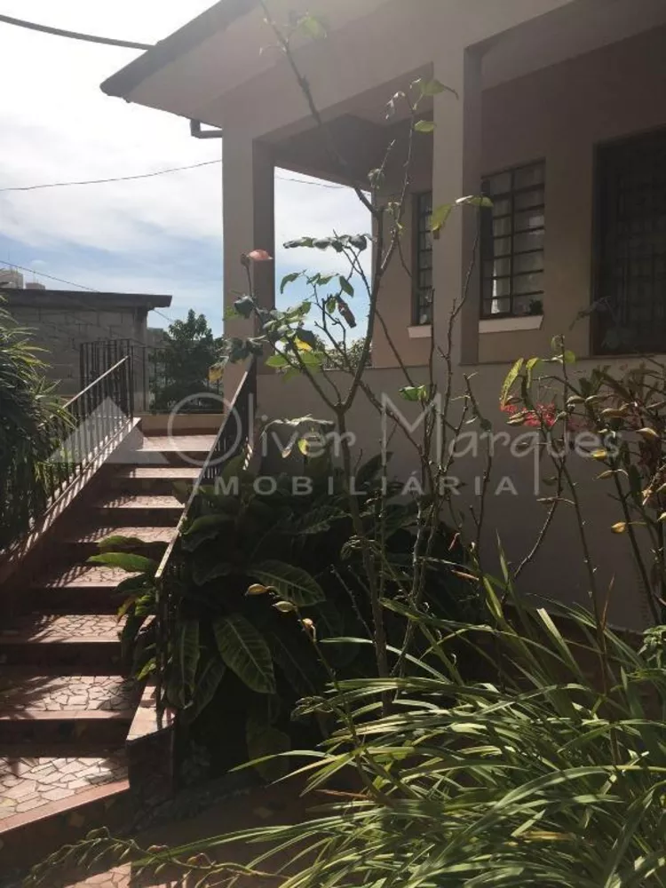 Casa à venda com 8 quartos, 350m² - Foto 3