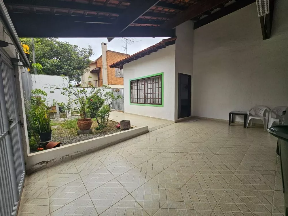 Casa à venda com 3 quartos, 176m² - Foto 3