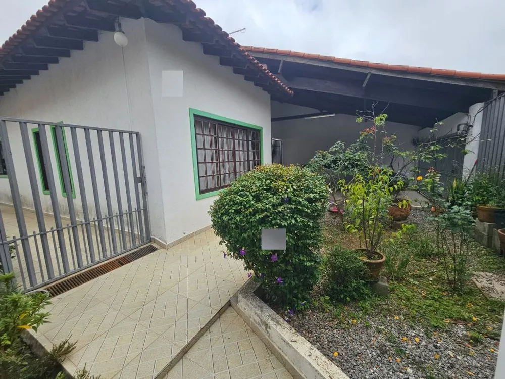 Casa à venda com 3 quartos, 176m² - Foto 1