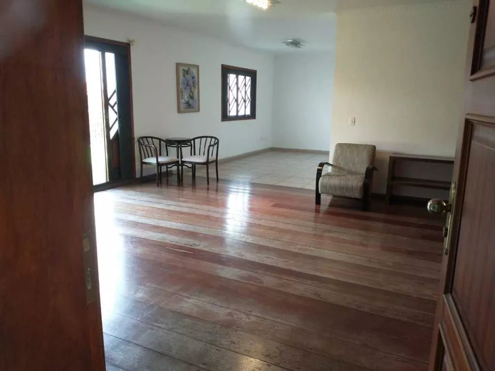 Sobrado à venda com 4 quartos, 225m² - Foto 2