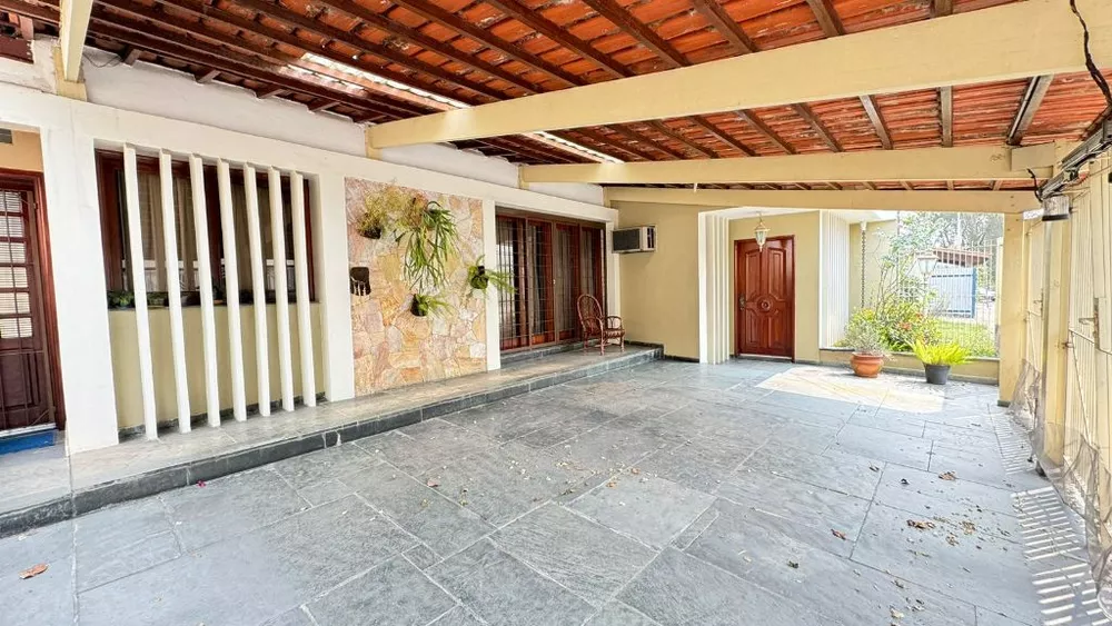 Casa à venda com 3 quartos, 180m² - Foto 1