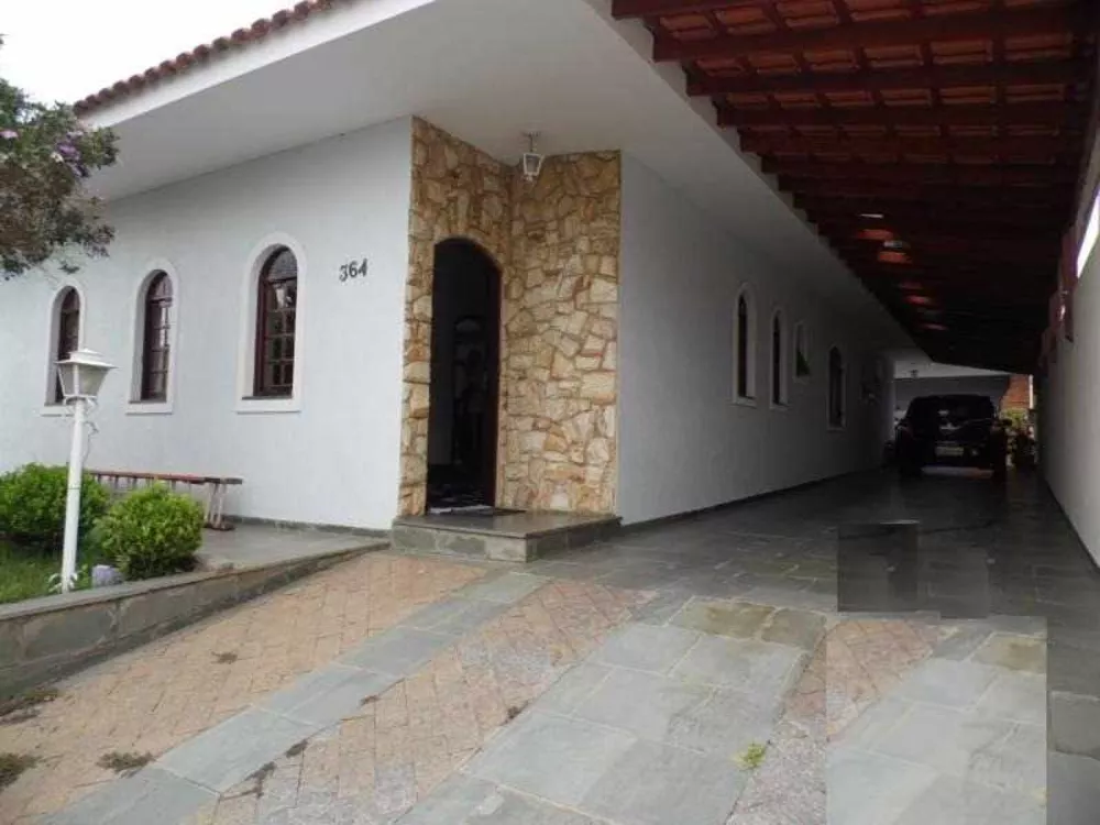 Casa à venda com 3 quartos, 220m² - Foto 1