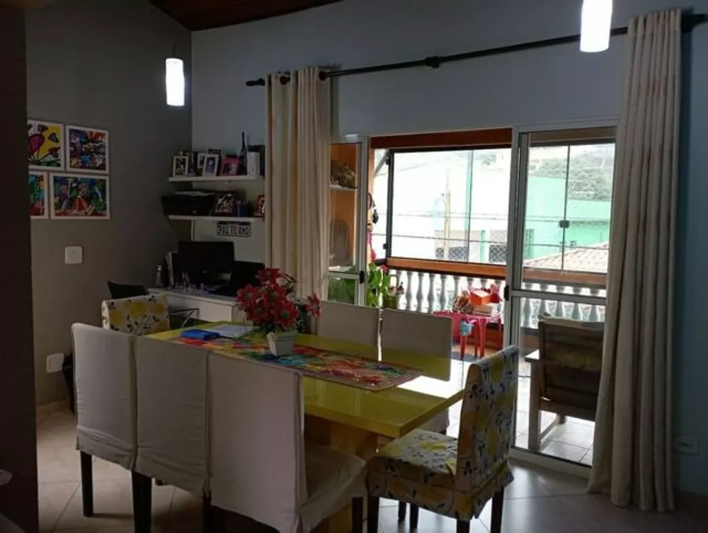 Casa à venda com 3 quartos, 130m² - Foto 1