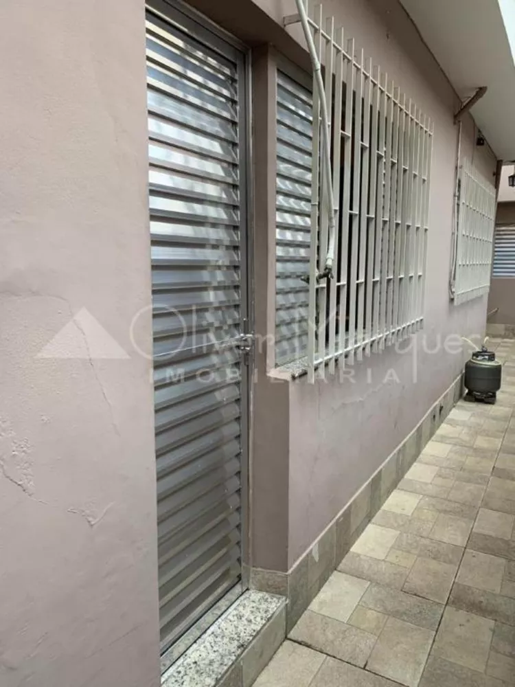 Sobrado à venda com 9 quartos, 200m² - Foto 3