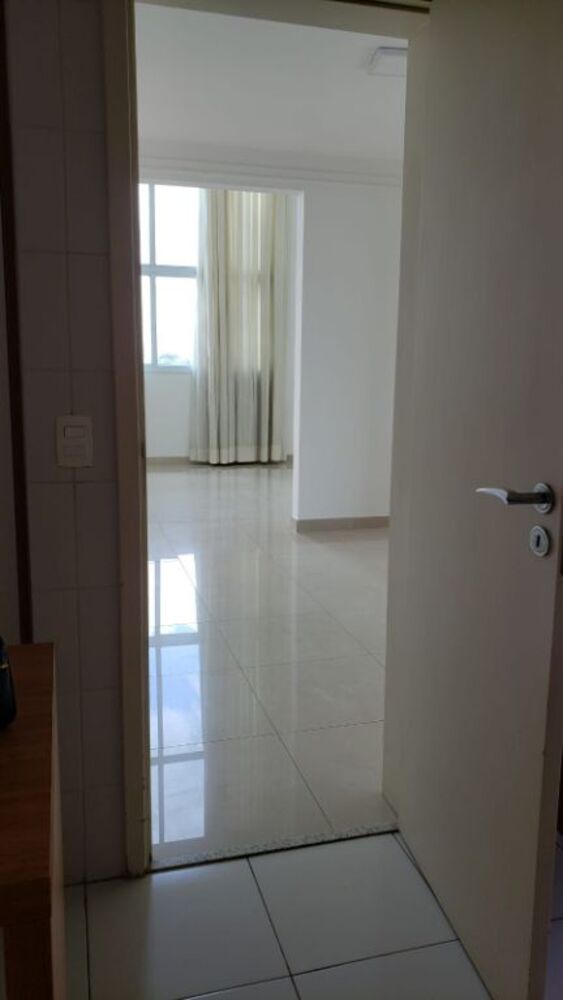 Apartamento à venda com 4 quartos, 188m² - Foto 2