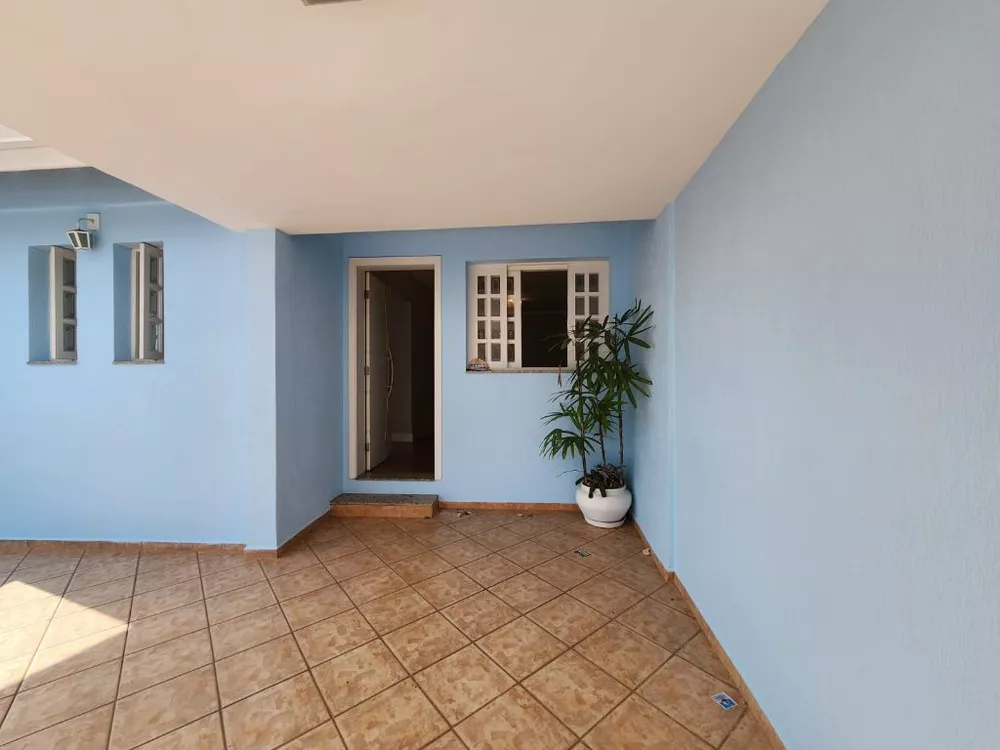 Casa à venda com 3 quartos, 125m² - Foto 1