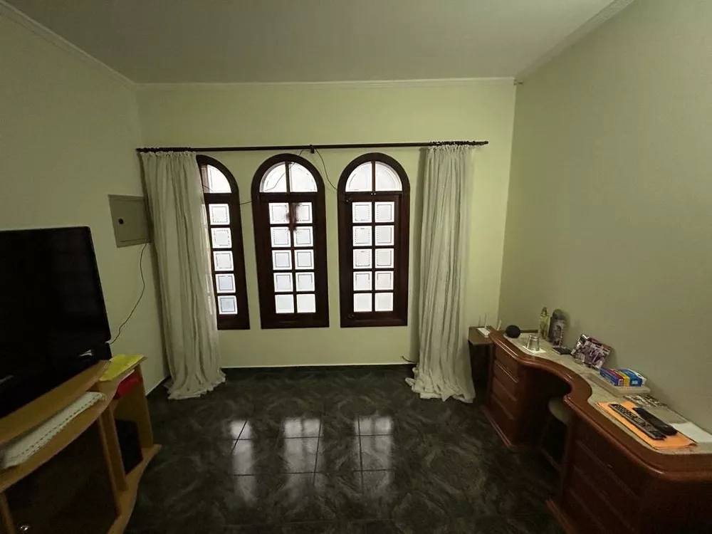 Casa à venda com 4 quartos, 216m² - Foto 2