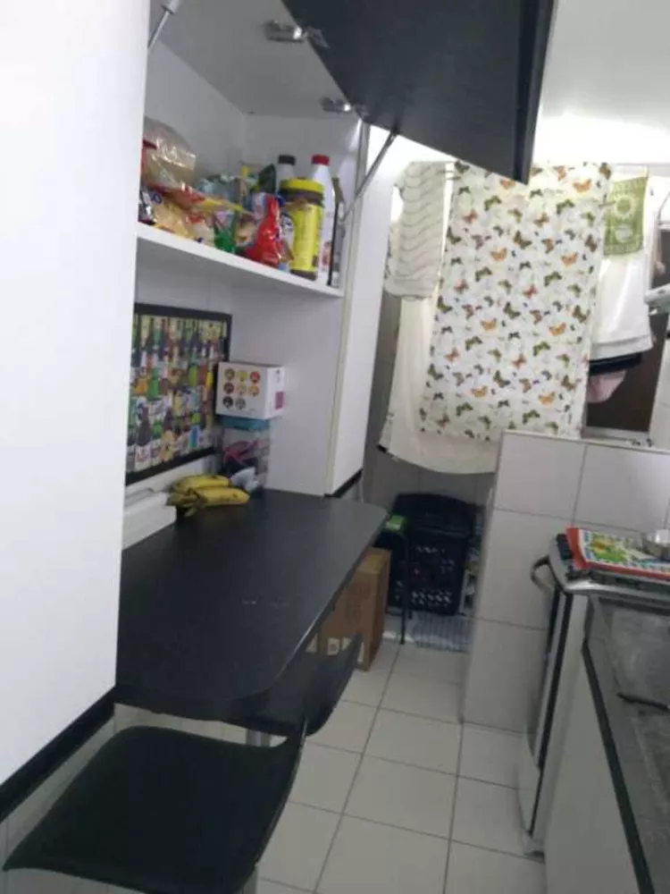 Apartamento à venda com 3 quartos, 67m² - Foto 2