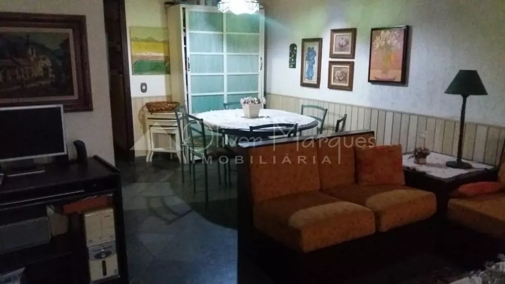 Casa à venda com 3 quartos, 150m² - Foto 1