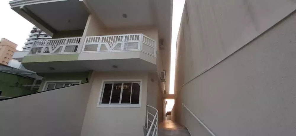 Sobrado à venda com 4 quartos, 300m² - Foto 1