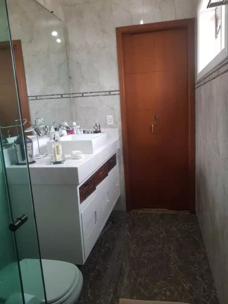 Sobrado à venda com 3 quartos, 180m² - Foto 1