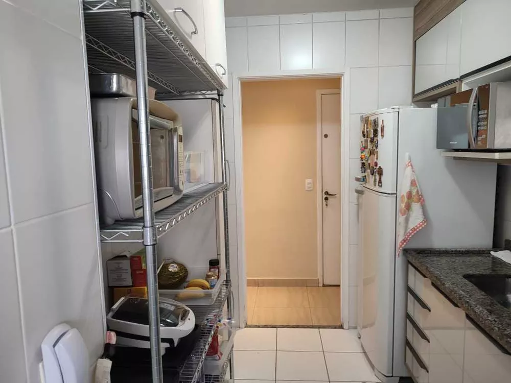 Apartamento à venda com 3 quartos, 70m² - Foto 2