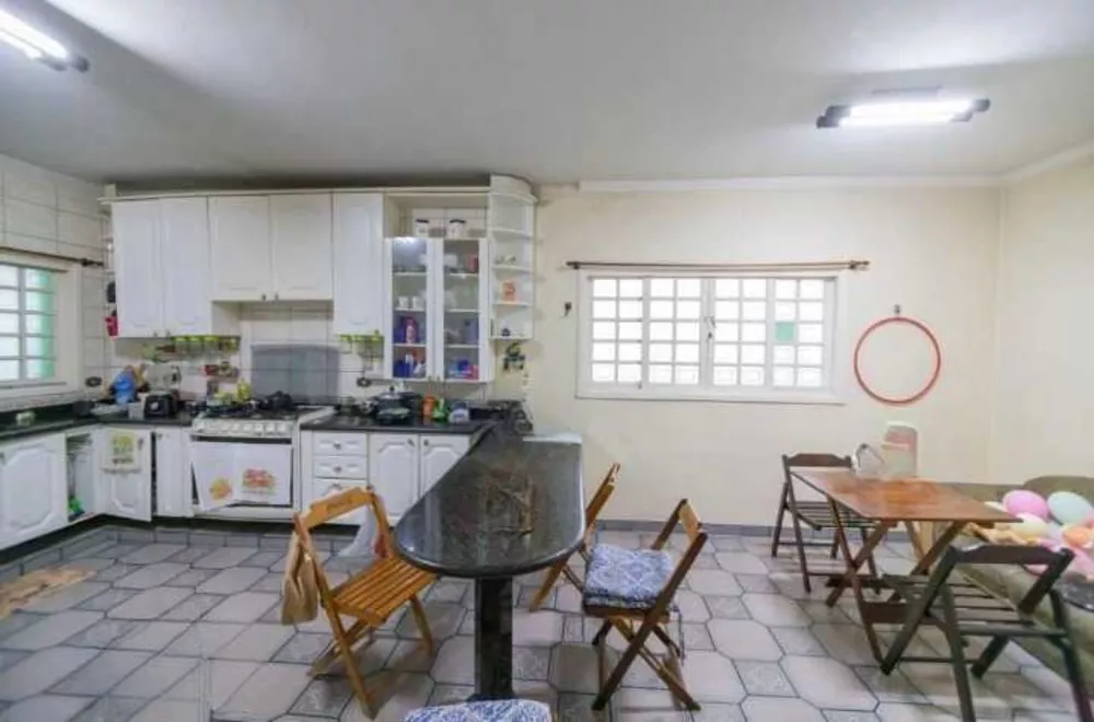 Casa à venda com 3 quartos, 350m² - Foto 2