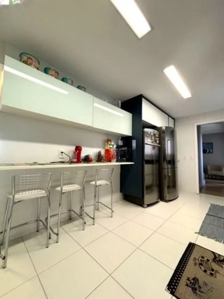 Apartamento à venda com 3 quartos, 194m² - Foto 6