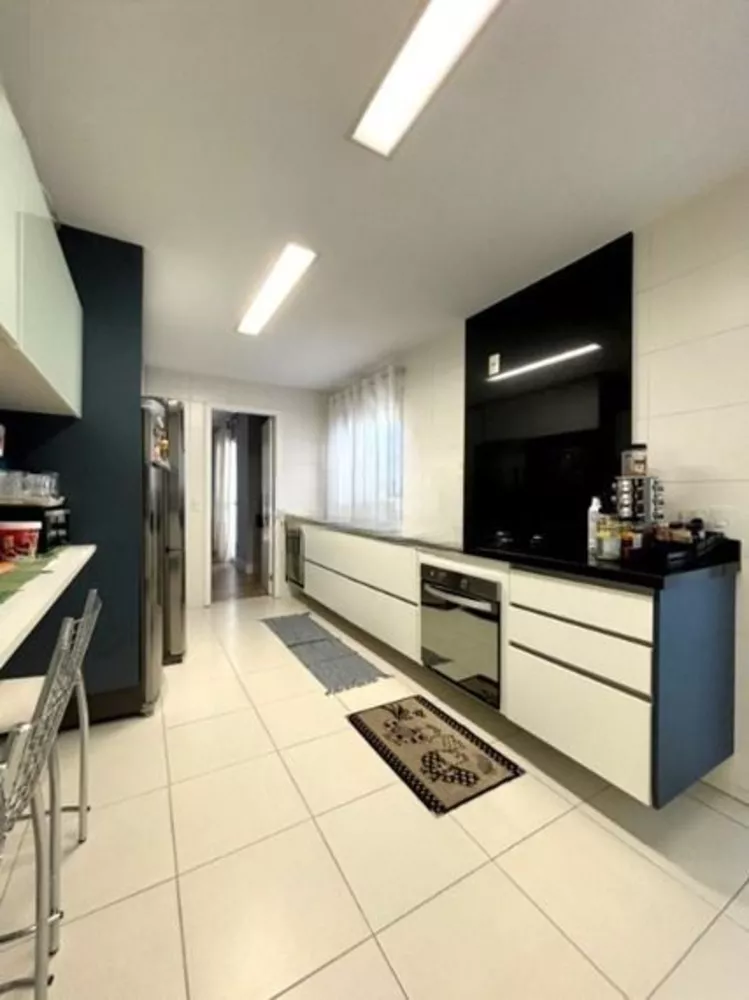 Apartamento à venda com 3 quartos, 194m² - Foto 8