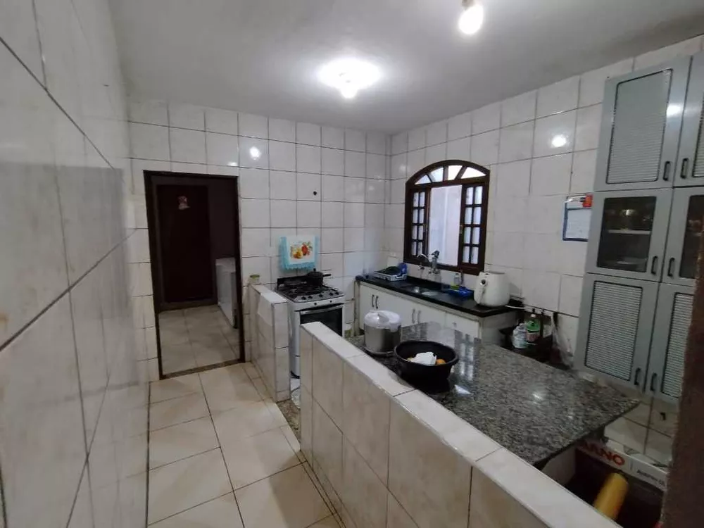 Casa à venda com 3 quartos, 332m² - Foto 4