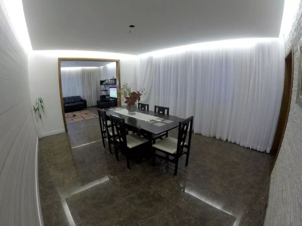 Sobrado à venda com 4 quartos, 322m² - Foto 1