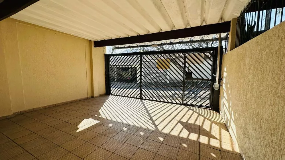 Sobrado à venda com 3 quartos, 130m² - Foto 1