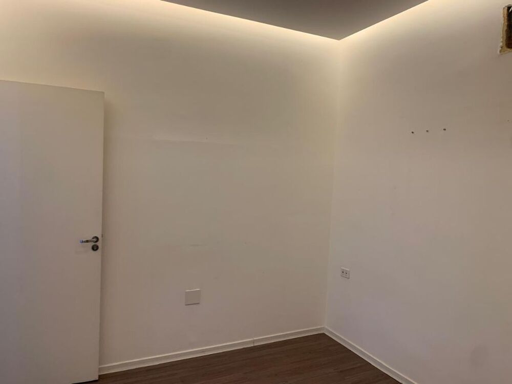Casa à venda com 4 quartos, 225m² - Foto 1