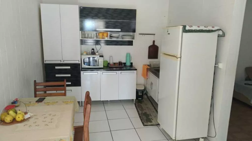 Casa à venda com 3 quartos, 200m² - Foto 1