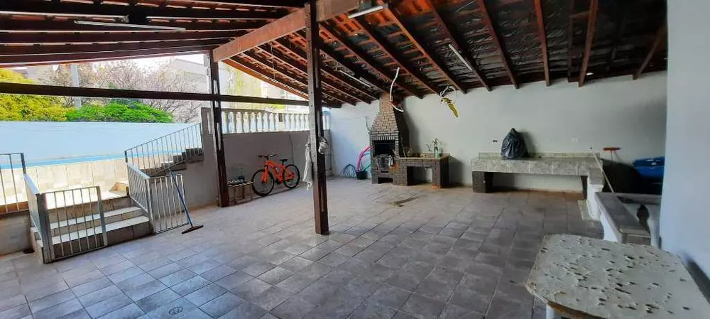 Casa à venda com 3 quartos, 323m² - Foto 2