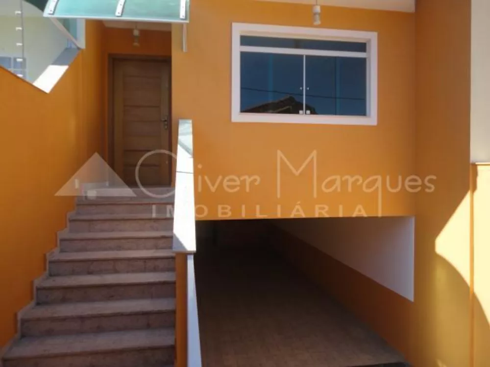 Sobrado à venda com 3 quartos, 250m² - Foto 1