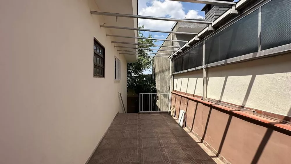 Casa à venda com 4 quartos, 150m² - Foto 3