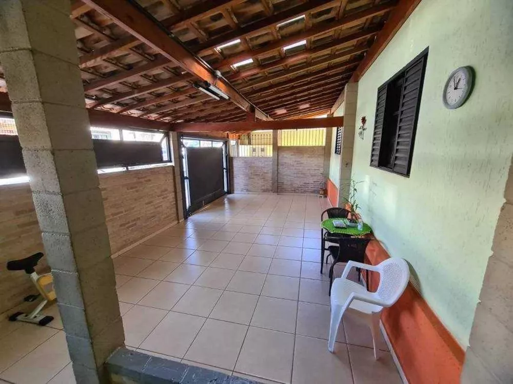 Casa à venda com 2 quartos, 100m² - Foto 2