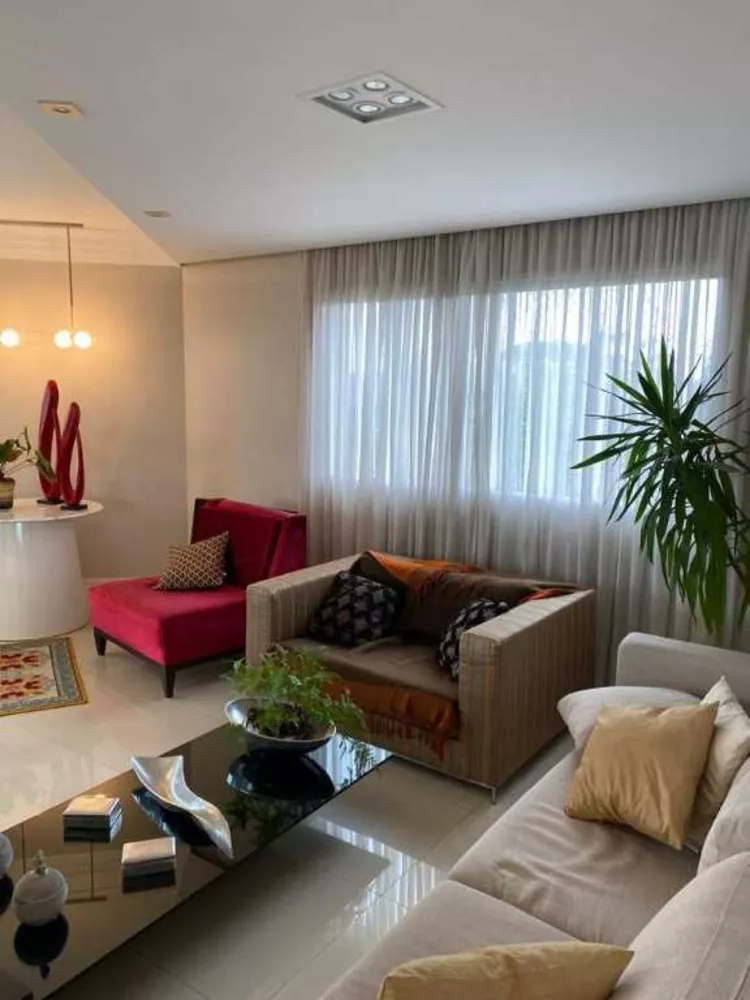 Apartamento à venda com 3 quartos, 181m² - Foto 1