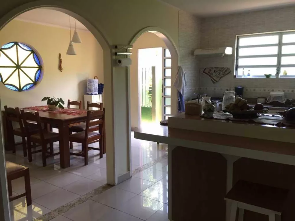 Casa à venda com 3 quartos, 250m² - Foto 7