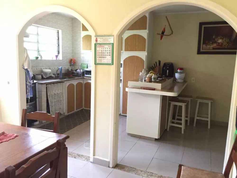 Casa à venda com 3 quartos, 250m² - Foto 4