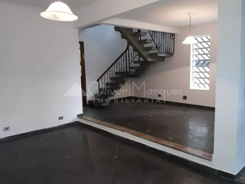 Sobrado à venda com 3 quartos, 260m² - Foto 1