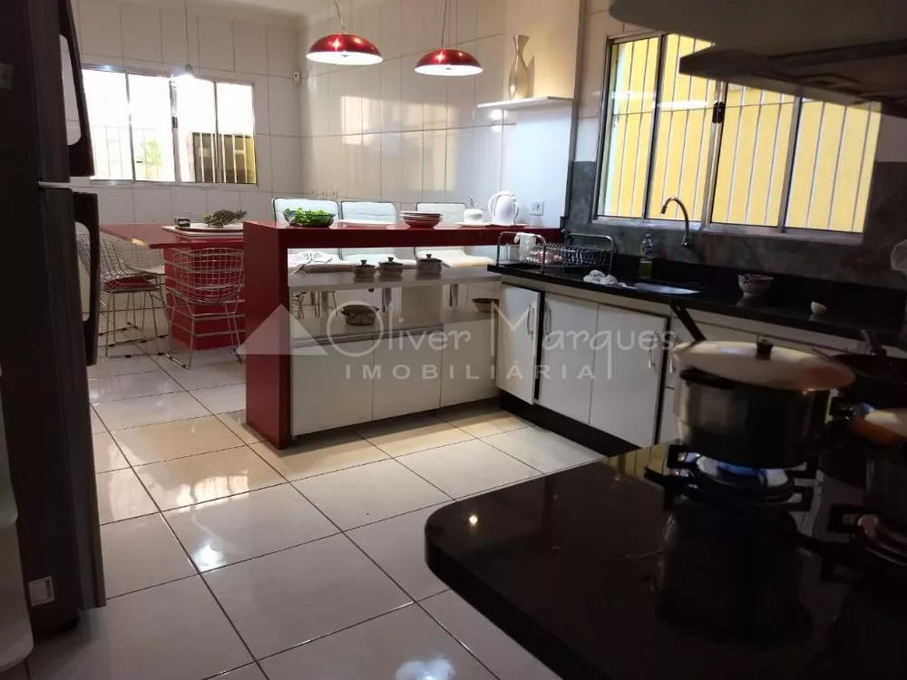 Sobrado à venda com 3 quartos, 200m² - Foto 3