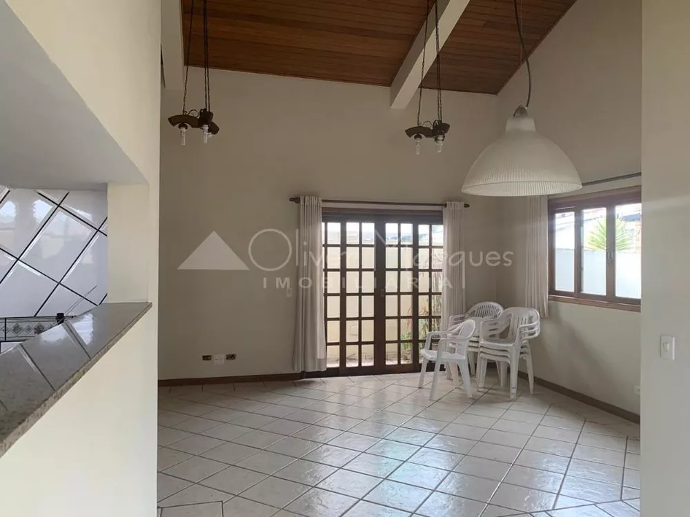 Casa à venda com 3 quartos, 200m² - Foto 7