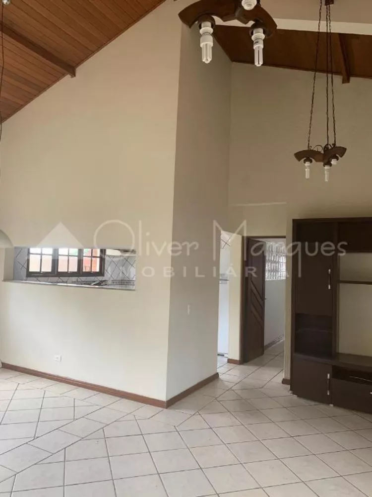 Casa à venda com 3 quartos, 200m² - Foto 1