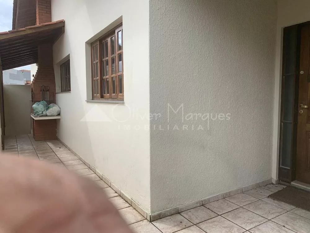 Casa à venda com 3 quartos, 200m² - Foto 2