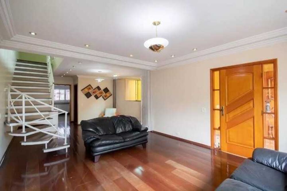 Sobrado à venda com 3 quartos, 300m² - Foto 1