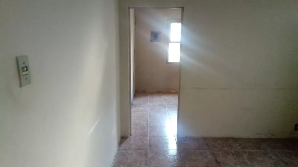 Casa à venda com 2 quartos, 140m² - Foto 3