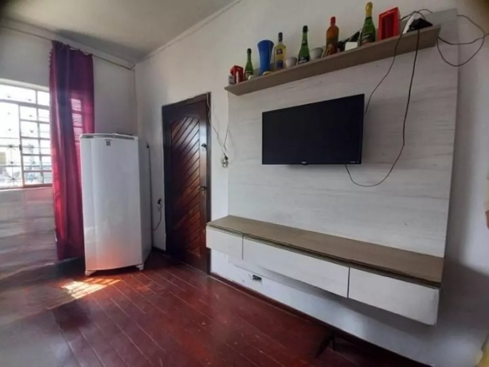 Casa à venda com 2 quartos, 125m² - Foto 2