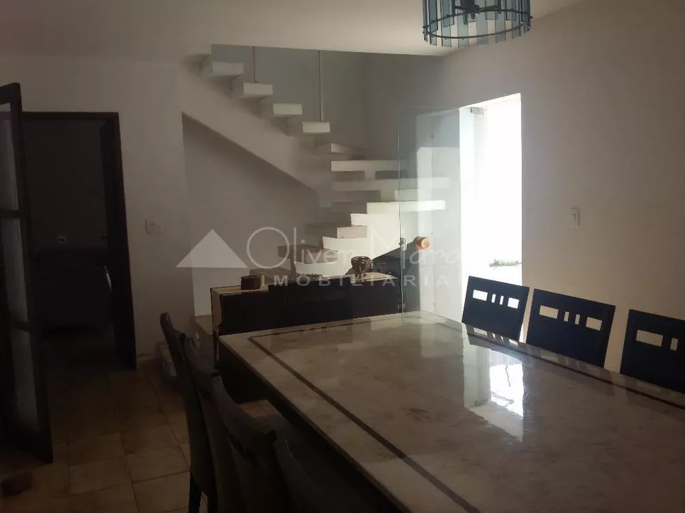 Casa à venda com 5 quartos, 188m² - Foto 5