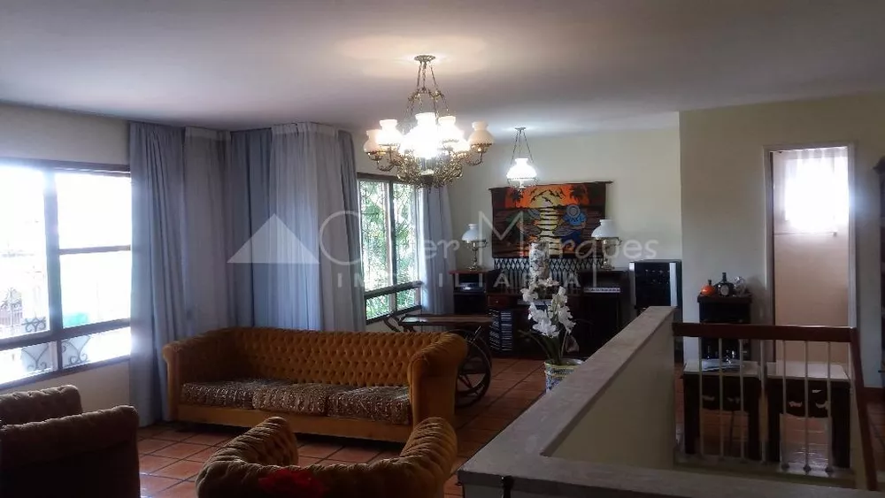 Casa à venda com 4 quartos, 200m² - Foto 1