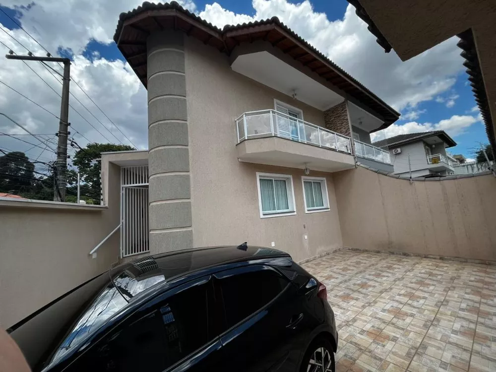 Sobrado à venda com 3 quartos, 212m² - Foto 1