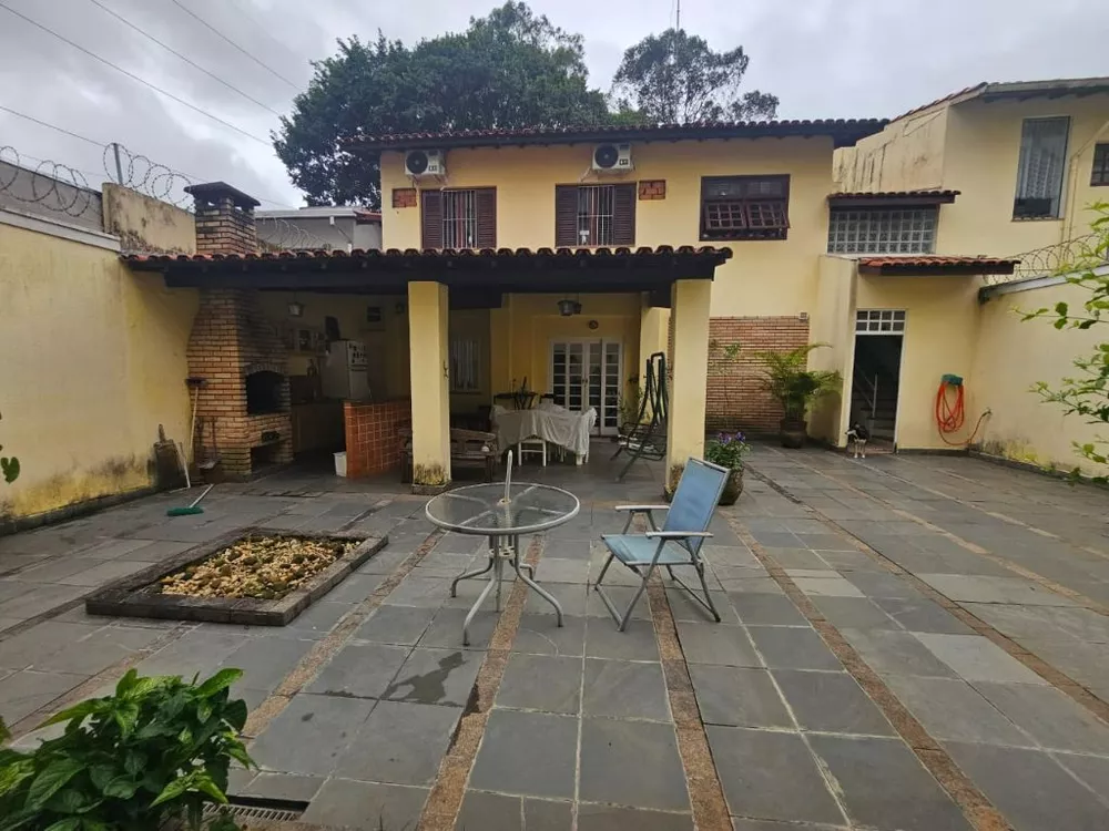 Casa à venda com 3 quartos, 339m² - Foto 3