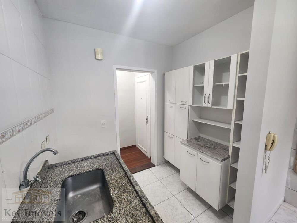 Apartamento à venda com 2 quartos, 61m² - Foto 2