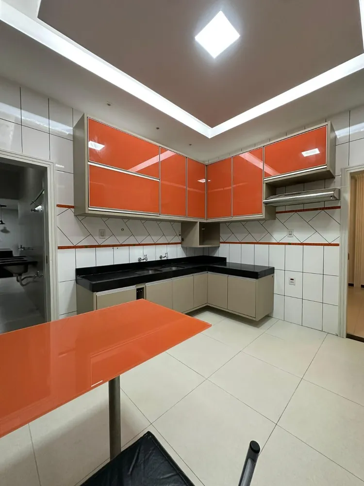 Casa, 4 quartos, 217 m² - Foto 1