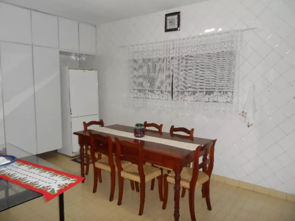 Casa à venda com 3 quartos, 250m² - Foto 4