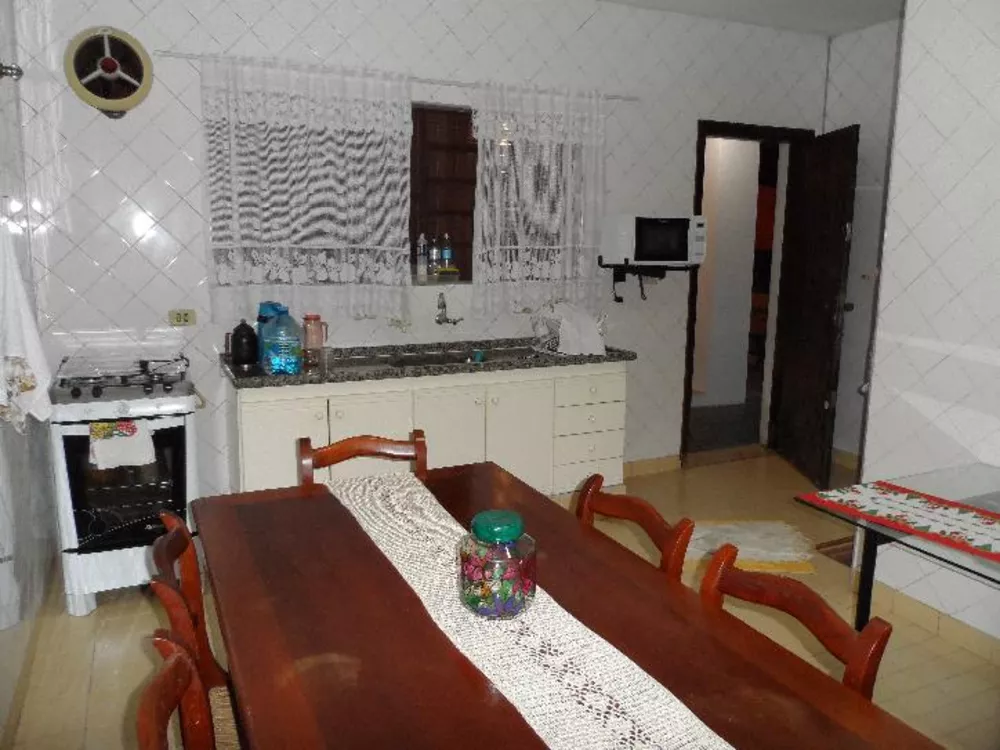 Casa à venda com 3 quartos, 250m² - Foto 2